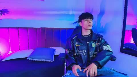 andreew_style_ online show from April 28, 9:19 pm