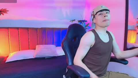 andreew_style_ online show from April 20, 9:29 pm