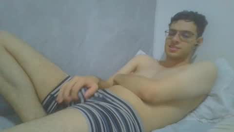 andres129494 online show from December 2, 3:38 am