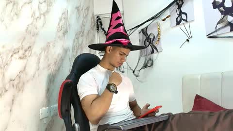 andres_stud online show from October 20, 5:01 am