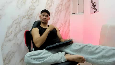 andres_stud online show from November 24, 5:28 am