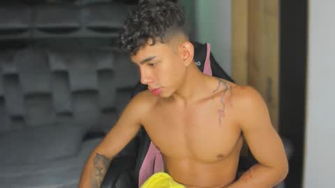 Snapshot of andrew_twink18 chatting on October 1, 6:12 am Andrew M. online show from October 1, 6:12 am