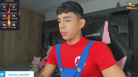 Snapshot of andrew_twink18 chatting on October 8, 4:40 am Andrew M. online show from October 8, 4:40 am