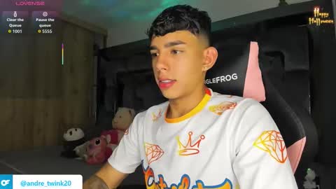 Snapshot of andrew_twink18 chatting on October 17, 2:48 am Andrew M. online show from October 17, 2:48 am