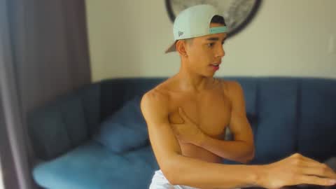 Snapshot of andrew_twink18 chatting on September 21, 5:28 pm Andrew M. online show from September 21, 5:28 pm