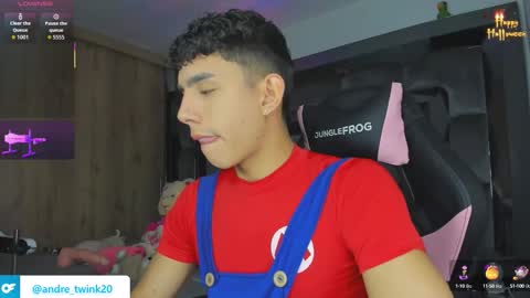 Snapshot of andrew_twink18 chatting on October 11, 2:05 am Andrew M. online show from October 11, 2:05 am