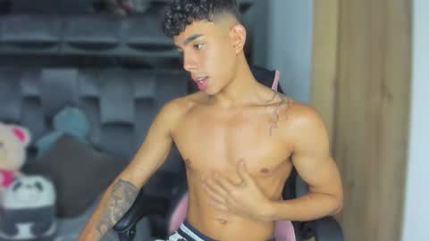 Snapshot of andrew_twink18 chatting on September 24, 12:17 am Andrew M. online show from September 24, 12:17 am