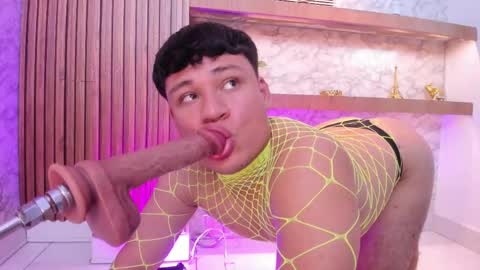 Snapshot of andrewpeach chatting on September 24, 10:16 pm Andrew online show from September 24, 10:16 pm