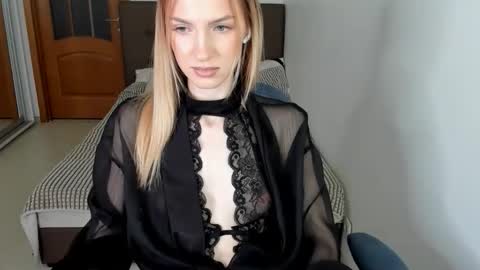 andrianabelle online show from September 28, 4:16 pm