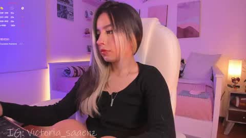 Victoria Senz  online show from June 5, 4:34 pm