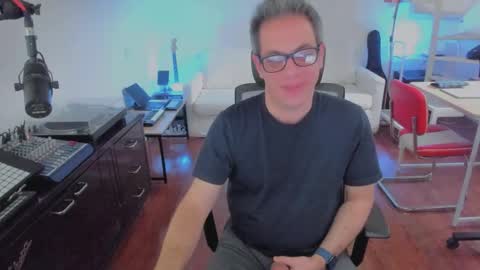 Snapshot of andy0pandi chatting on September 13, 4:31 pm Andrew online show from September 13, 4:31 pm