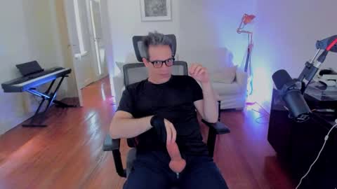 Snapshot of andy0pandi chatting on December 7, 2:19 pm Andrew online show from December 7, 2:19 pm