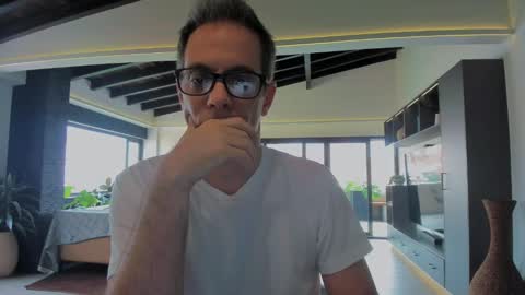 Snapshot of andy0pandi chatting on February 18, 7:52 pm Andrew online show from February 18, 7:52 pm