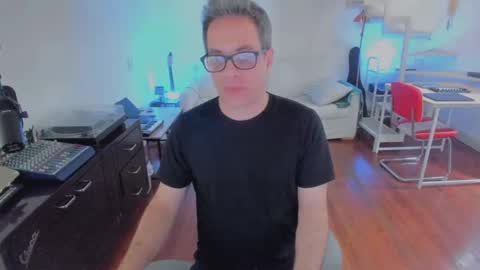 Snapshot of andy0pandi chatting on October 2, 3:00 pm Andrew online show from October 2, 3:00 pm