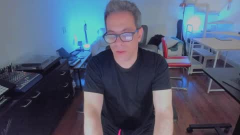 Snapshot of andy0pandi chatting on October 5, 4:10 am Andrew online show from October 5, 4:10 am