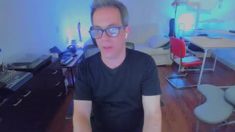 Snapshot of andy0pandi chatting on October 8, 1:57 am Andrew online show from October 8, 1:57 am