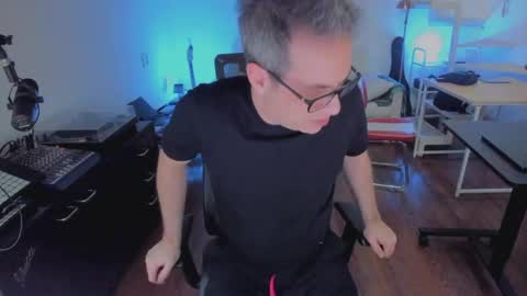 Snapshot of andy0pandi chatting on October 6, 4:19 am Andrew online show from October 6, 4:19 am