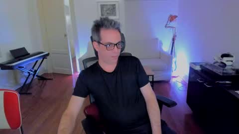 Snapshot of andy0pandi chatting on December 7, 7:43 am Andrew online show from December 7, 7:43 am