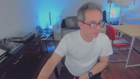 Snapshot of andy0pandi chatting on September 9, 10:43 pm Andrew online show from September 9, 10:43 pm