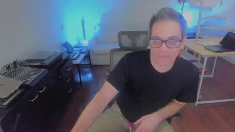 Snapshot of andy0pandi chatting on September 12, 8:27 am Andrew online show from September 12, 8:27 am