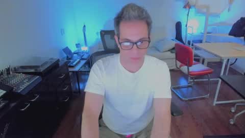 Snapshot of andy0pandi chatting on September 22, 11:09 pm Andrew online show from September 22, 11:09 pm