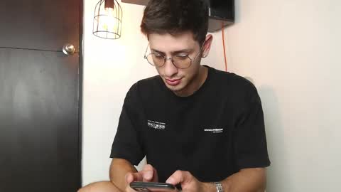 andy_collins__ online show from May 5, 2:29 am