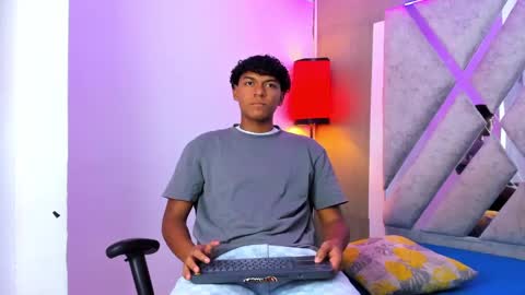 andy_jones7 online show from October 2, 3:27 am