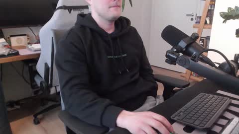 andycandy1994 online show from February 27, 11:36 am