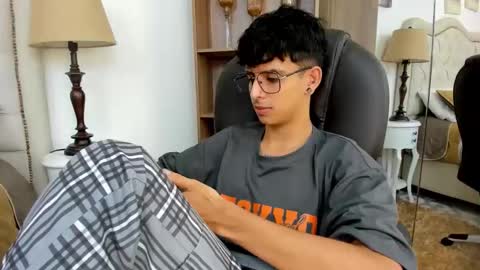 andyxibrat online show from May 28, 12:03 pm