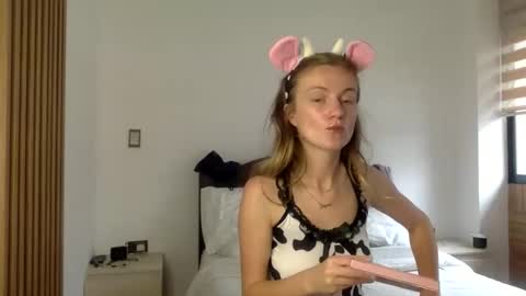 andyzuzka online show from October 31, 2:39 pm