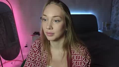 angel  blonde  online show from October 13, 8:11 pm
