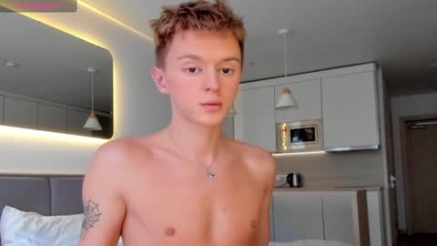 angel_andreww online show from January 26, 12:01 pm