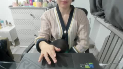 angel_lee__ online show from March 8, 2:30 pm