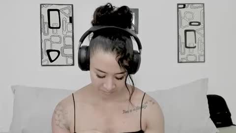 Angel online show from February 1, 7:11 pm