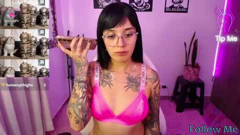 Snapshot of angela_lauren chatting on March 11, 3:25 am Angela online show from March 11, 3:25 am