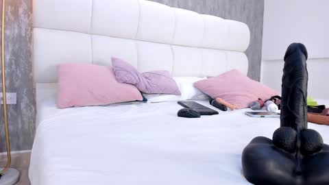 Angela online show from March 31, 2:39 pm