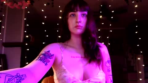 angelalice555 online show from August 4, 12:50 am