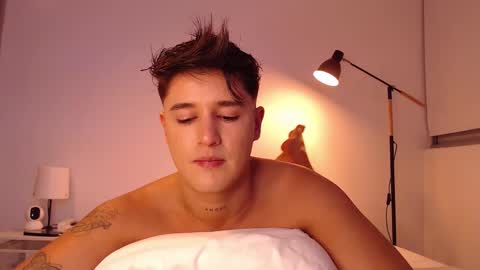 Snapshot of angelcossio chatting on September 30, 1:05 am Angel online show from September 30, 1:05 am