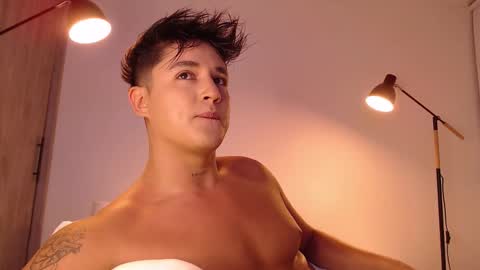 Snapshot of angelcossio chatting on October 5, 12:52 am Angel online show from October 5, 12:52 am