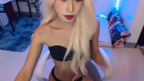 DIVINE ANGEL online show from March 25, 8:10 am