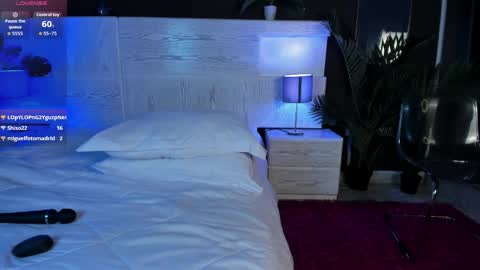 angelina_hilton online show from May 6, 12:11 pm