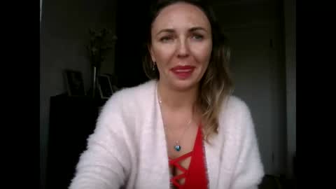 Snapshot of angelinalove28 chatting on October 11, 10:31 am angelinalove28 online show from October 11, 10:31 am