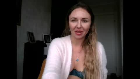 Snapshot of angelinalove28 chatting on October 20, 10:09 am angelinalove28 online show from October 20, 10:09 am