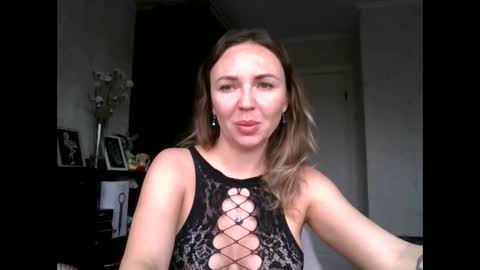 Snapshot of angelinalove28 chatting on October 13, 6:26 am angelinalove28 online show from October 13, 6:26 am