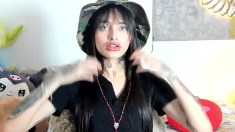 Snapshot of angeline__smith chatting on October 19, 7:02 am Angeline Smith online show from October 19, 7:02 am