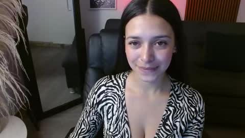 Snapshot of angeline_davies chatting on February 3, 3:27 pm angeline_davies online show from February 3, 3:27 pm