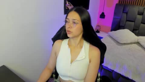 Snapshot of angeline_davies chatting on October 10, 4:07 am angeline_davies online show from October 10, 4:07 am