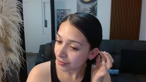 Snapshot of angeline_davies chatting on February 27, 12:25 am angeline_davies online show from February 27, 12:25 am