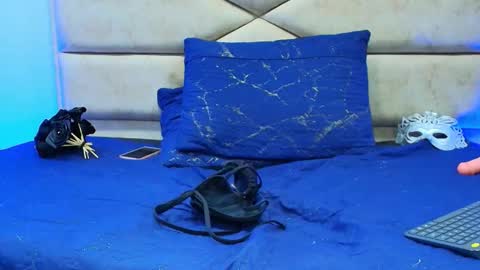 angell_cooper online show from October 22, 8:43 pm