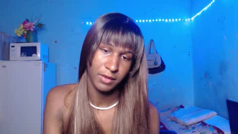Snapshot of angell_dustt chatting on October 13, 7:38 pm Danielle online show from October 13, 7:38 pm